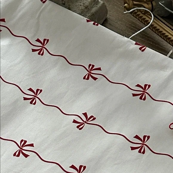 NWT! Shabby Chic Coquette Ribbon & Bow Red and White Table Runner - Picture 3 of 5